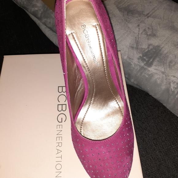 BCBG Pumps/Heels - Picture 3 of 4